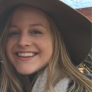 Meet your Posher, Emily